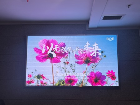 常青花園室內全彩 BOE P2.5鋁底殼安裝完畢！  尺寸：2.88X1.6   像素點：1152X640