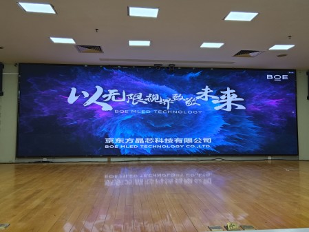 丁字橋***公司BTQ020安裝完畢，尺寸7.68x2.4m，像素點(diǎn)3840x1200
