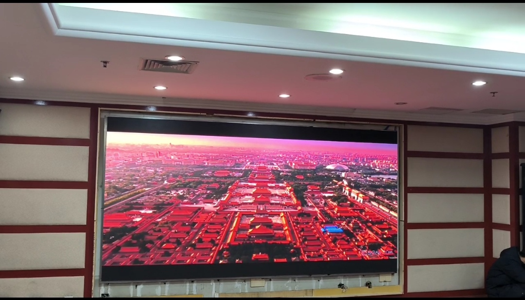 北京省公路局6樓室內(nèi)全彩P1.86安裝完成  尺寸：3.52X1.76 像素點(diǎn)：1892X946