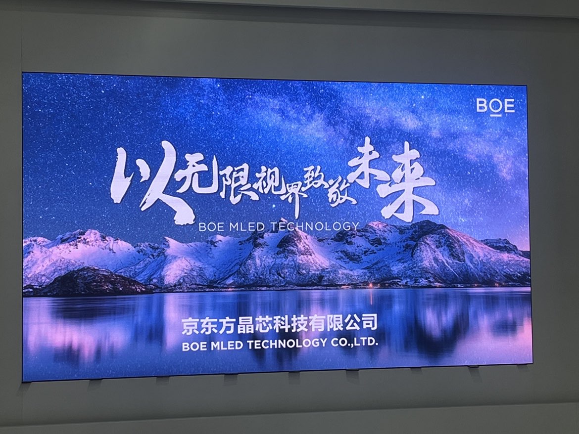 潛江國(guó)家電網(wǎng)  BOE 室內(nèi)全彩P1.86安裝調(diào)試完畢    尺寸：2.56*1.44   像素點(diǎn)：1376*774